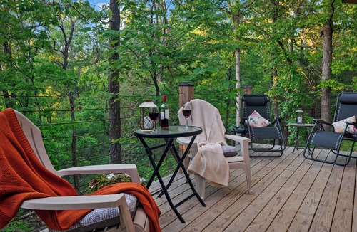 Mammoth Spring Cabin | Ozark Romantic Retreat-Near Spring River & Mammoth Spring