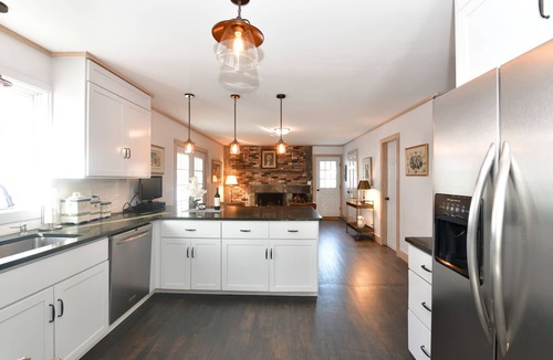 Roxbury House | "Painter Hill" Best Town 1.5 Hrs NYC, Restaurants, Shops,VIEWS! Hot Tub Spa, BBQ