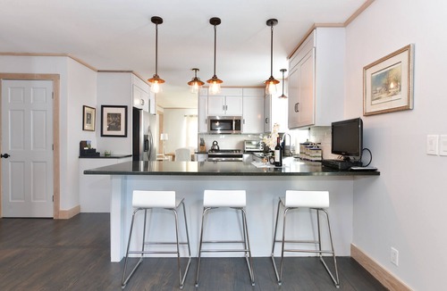Roxbury House | "Painter Hill" Best Town 1.5 Hrs NYC, Restaurants, Shops,VIEWS! Hot Tub Spa, BBQ