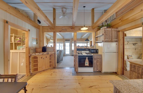 Palmyra Cottage | Palmyra Cottage w/ Deck on Whites Pond!
