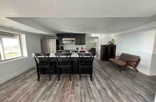 Tree Streets Bed & Breakfast | Panoramic Luxury Estate with Indoor Court & Private Sauna