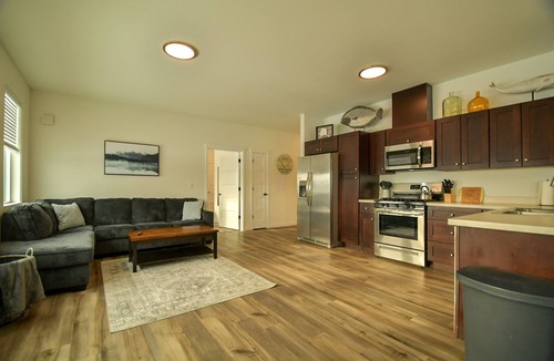 Kachemak Cabin | Panoramic Ocean Views! Late Summer/Fall Dates!