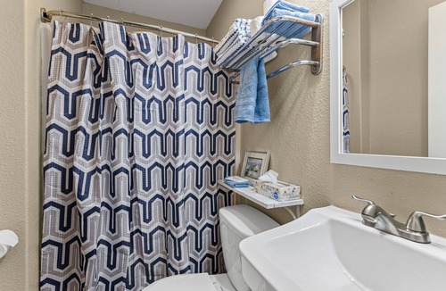 Paola Apartment | Paola Studio Apartment Near Hwy 68 w/Parking