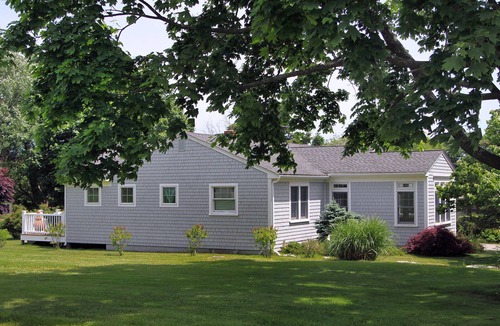 Newport East Cottage | Paradise Valley Cottage 1 mile From Second Beach