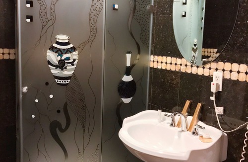 Queens Hotel | Paris Suites Hotel