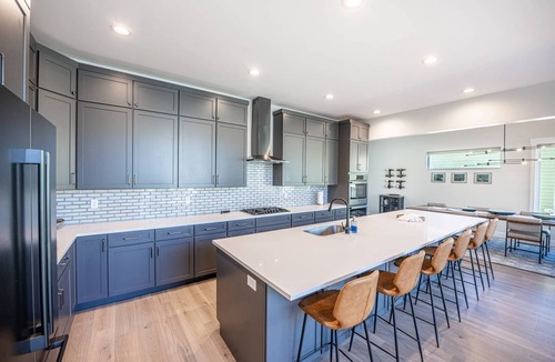 Deer Mountain House | Park City Vacation, Deer Valley East | 10 Minutes to Gondola | Private Hot Tub, Private Garage