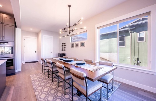 Deer Mountain House | Park City Vacation, Deer Valley East | 10 Minutes to Gondola | Private Hot Tub, Private Garage