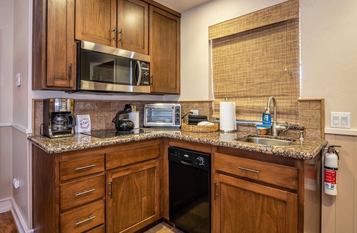 Paso Robles Condo | Park Place-Charming Rooftop Hideaway in Heart of Downtown-Perfect Location!