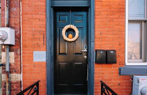 Manchester Apartment | Parking - Laundry - Convenient