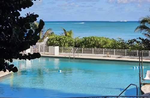 Galt Mile Condo | Partial Ocean View Studio at Ocean Manor Resort, beach & pool
