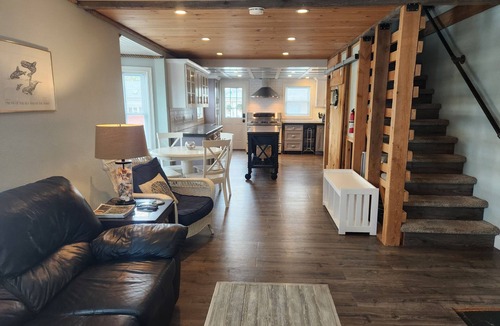 Hampton House | Party On The Porch! ♡ Huge Modern Beach House Steps To The Sand and Strip!