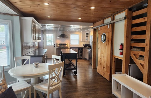 Hampton House | Party On The Porch! ♡ Huge Modern Beach House Steps To The Sand and Strip!