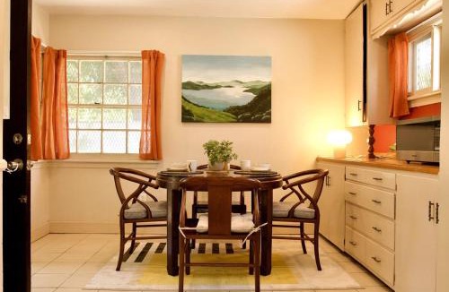 North Central House | Pasadena Quiet Gem with Fiber Internet WiFi and Workspace