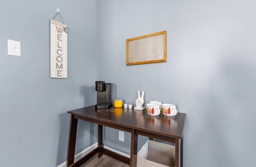 Oak Grove House | Paw-fect for pet lovers & thrill seekers
