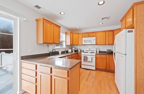 Chester House | Peace and Privacy at 5 BDRM Villa Set on Wooded Lot