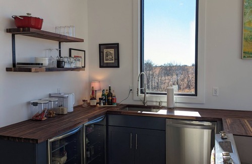 Neal Cabin | Peaceful 1-bedroom cabin with AC in charming Flint Hills of Kansas