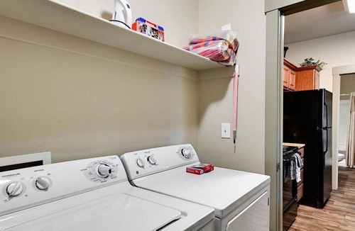 South Jordan Apartment | Peaceful 1BR/1BA, No Stairs – Near Trails, Parks & Outdoor Fun, Spring & Summer!