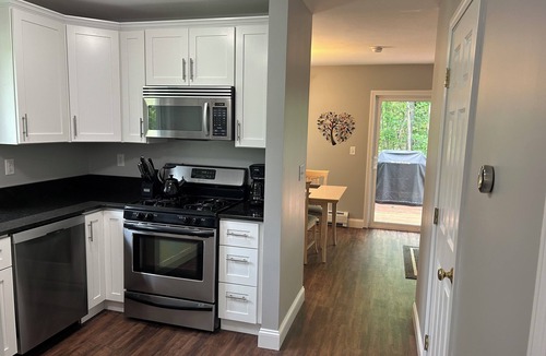 Concord Condo | Peaceful 2-bedroom condo in Concord right off I-93