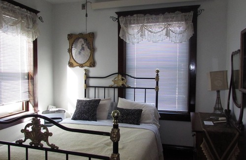 Crofton Bed & Breakfast | Peaceful bed & breakfast with AC in charming Crofton