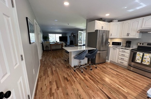 Woodstock House | Peaceful "Country Lake Oasis" with private beach directly on site!