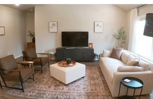 Benton County House | Peaceful home, conveniently located!