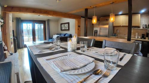 Bennington House | Peaceful Lake Cabin Near the Beach
