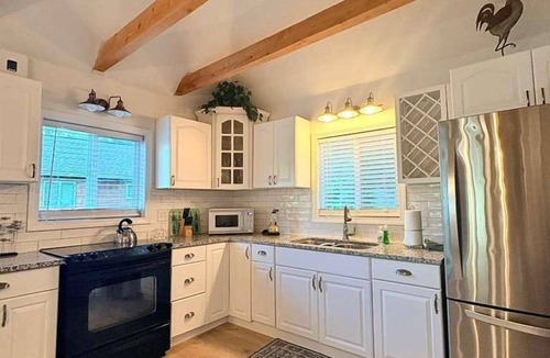 Salem House | Peaceful Lake Front Cottage in Southern NH