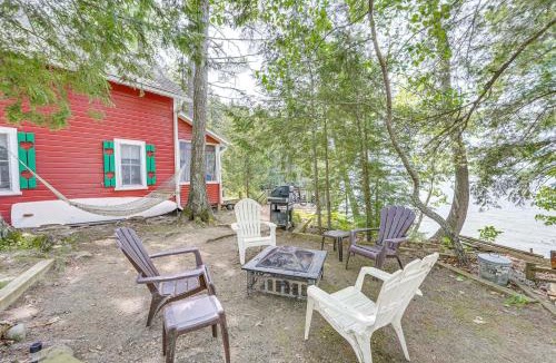 Vassalboro House | Peaceful Lakefront Maine Cabin w/Sunset Views