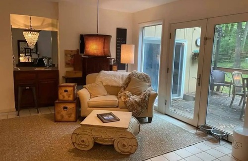 Reston House | Peaceful, modern, spacious - sleeps 11!