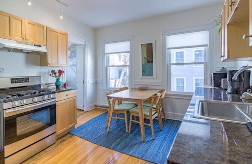 Munjoy Hill Apartment | Peaceful Oasis on Munjoy Hill 2nd flr 3BR parking