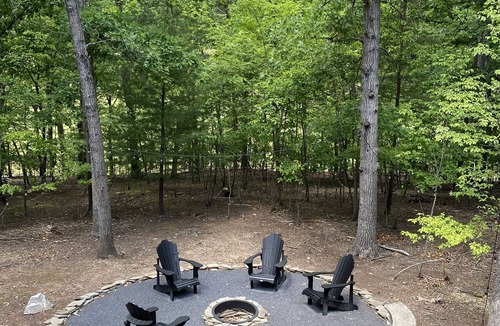 The Woods Cabin | Peaceful Pines, luxury 4-bed, mid-century cabin