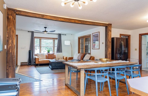 Preston House | Peaceful Private Home by Two Casinos in the Woods