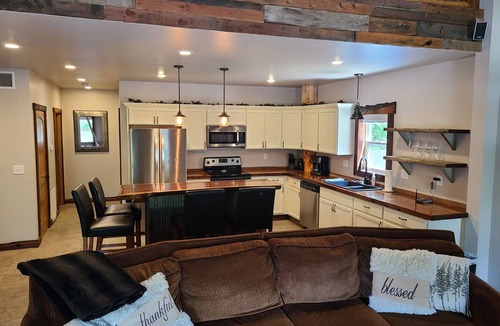 Blue Springs House | Peaceful private nature escape - Barndo retreat on 10 wooded acres, mins from KC