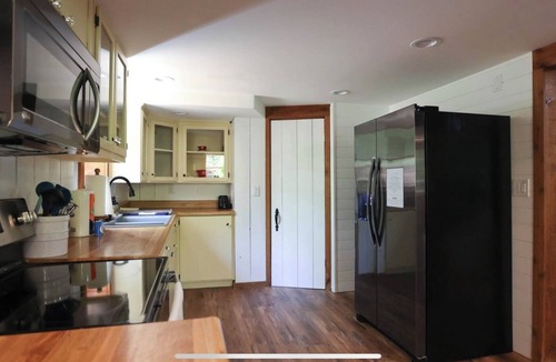 Bellville House | Peaceful, relaxing, family friendly, fully updated 3-bedroom house in Bellville