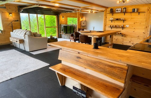 Morrisville Cottage | Peaceful studio-style cottage with mountain views just four minutes from Stowe