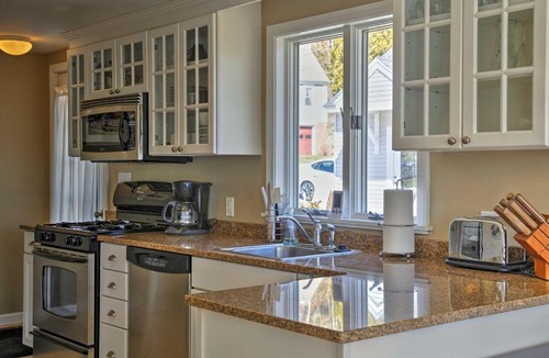 Freeport Apartment | Peaceful Waterfront Apt w/Deck, 22 Mi to Portland