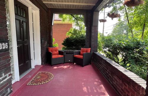 Wilkinsburg Apartment | Penn House - Beautiful 3 Bedroom Apartment