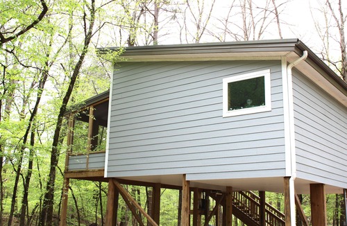 Jones Mills Cabin | Perfect Cozy Romantic Studio Cabin by the creek for two (grey cabin)