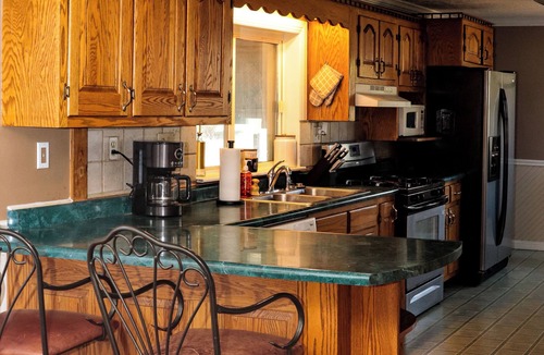 Coal Run House | Perfect Family Getaway: 4-Bedroom Home in the Country