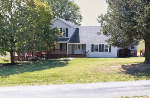 Coal Run House | Perfect Family Getaway: 4-Bedroom Home in the Country
