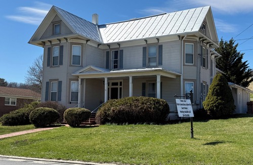Franklin House | Perfect for Everyone - 8-bedrooms - The Future Generations University Guesthouse