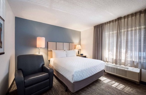 Plano Hotel | Perfect for Groups! 4 Spacious Units with Kitchens, Pets are Welcome!