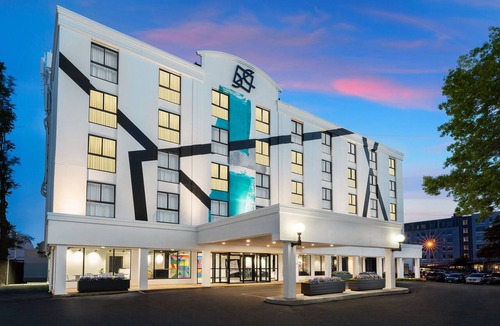 Lower Allston Hotel | Perfect Location! Pets Allowed, Parking, Near Boston College