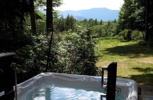 Intervale House | Perfect Location with Jacuzzi! 10 min. to Storyland, 15 min. to Outlet shopping.