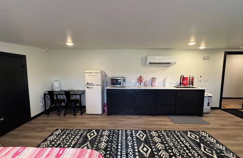 Guthrie House | Perfect place for events at the Lazy E. Barn loft apartment!