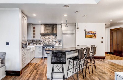 Empire Pass Condo | Perfect Ski-in/Ski-out Luxury W/Shared Hot Tubs, Mtn Views, Balcony & Fast WiFi