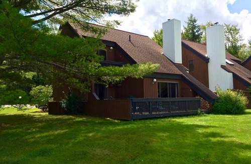 Stowe Area Condo | Perfect Stowe Location! Stunning Mountain Views in Cozy Condo 2BR- sleeps 6