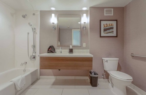 Anaheim Resort Hotel | Perfect Vacation in a Family Suite with Queen Bed and Bunk Bed! Outdoor Pool