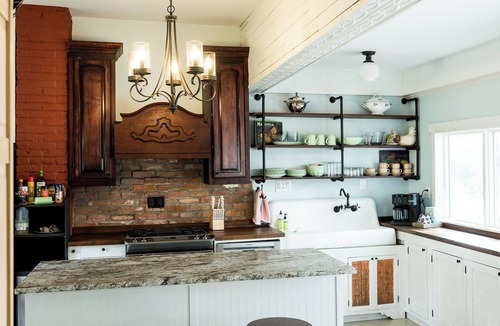Lexington House | Perfect weekend escape 45 min from Kansas City - wineries + shopping + charm