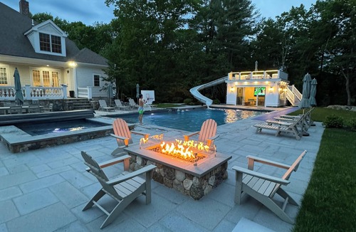 Dover House | Perfect World Cup Home Base. 30 Min From Logan Airport and 22 Min to Gillette.
